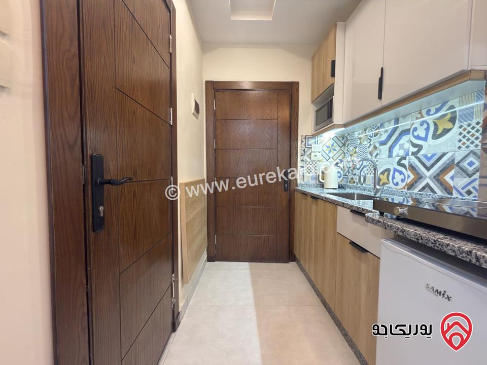 شقة استثمارية مساحة 160م فيها 7 استديوهات للبيع في عمان - الجبيهة قرب الجامعة الاردنية 