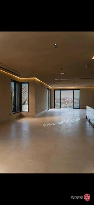 فيلا فاخرة مساحة 700م على أرض 720م للبيع في عمان - دابوق