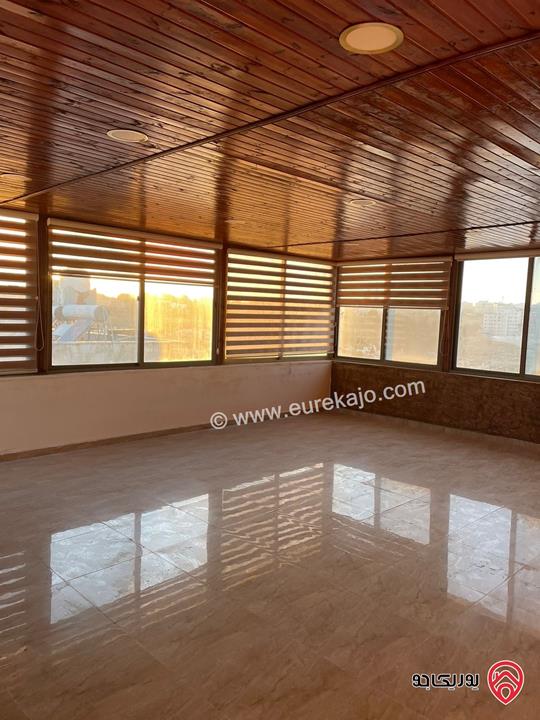 شقة مساحة 320م طابق ثالث مع رووف للبيع في عمان - الجبيهة، التعليم العالي
