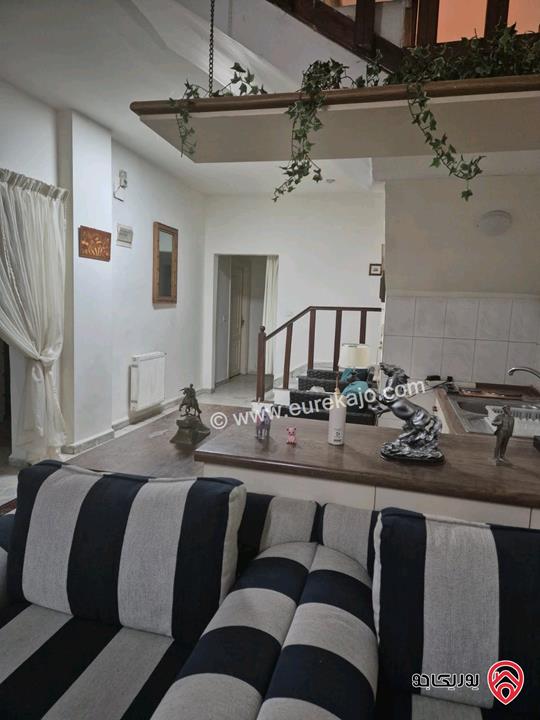 شقة دوبليكس طابقين مساحة 255م داخلي و 100م خارجي للبيع في عمان - عبدون 