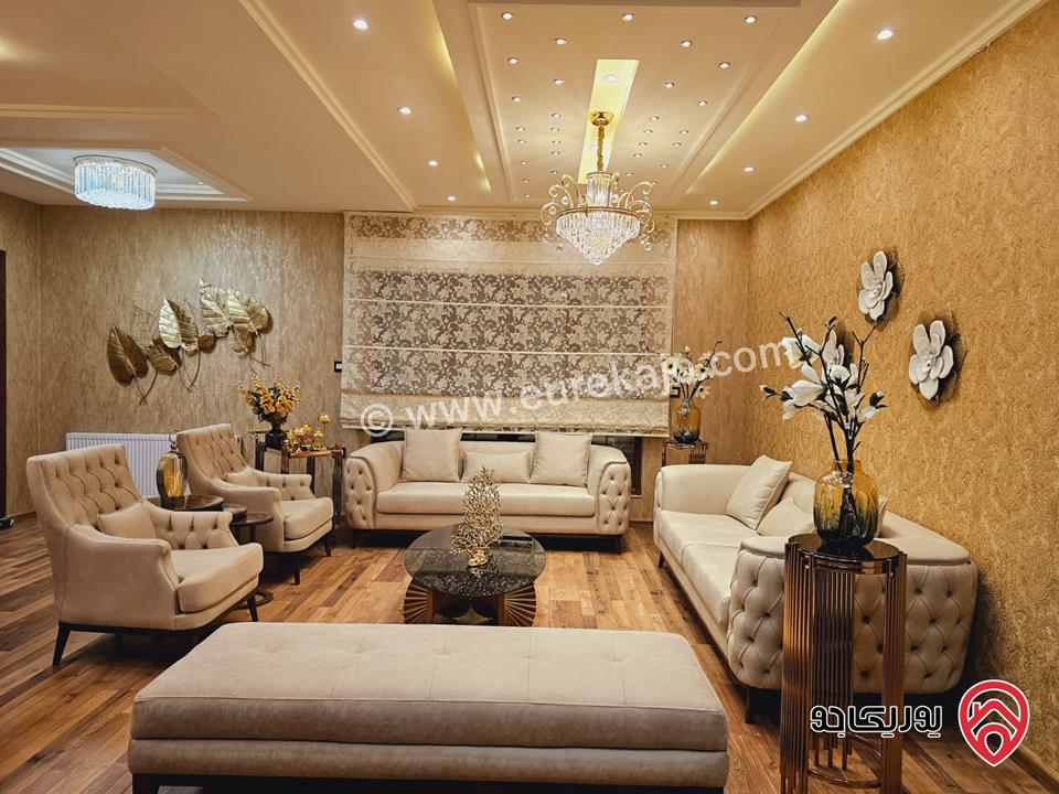 شقة سوبر ديلوكس مساحة 273م طابق أرضي مع مساحة خارجية 90م للبيع مفروشة في الجبيهة 