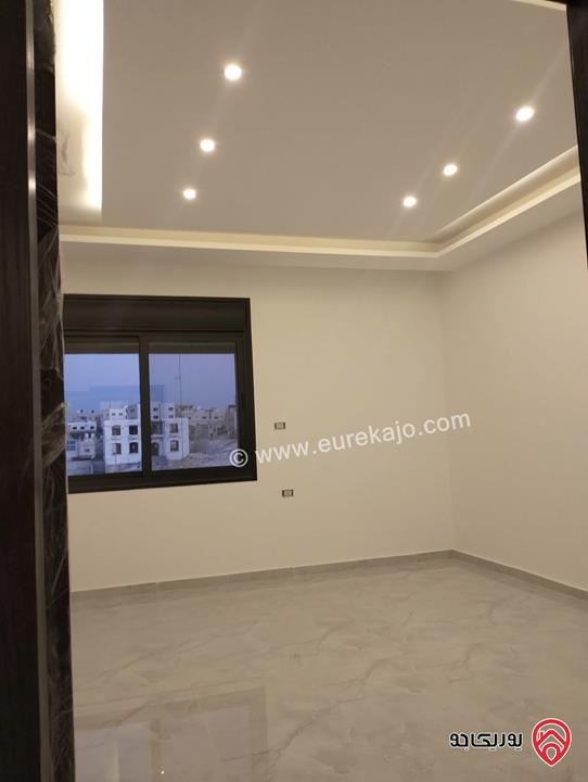 متبقي 3 شقق طابق أول وثاني وثالث مساحة 178م طابقيات للبيع في الزرقاء الجديدة