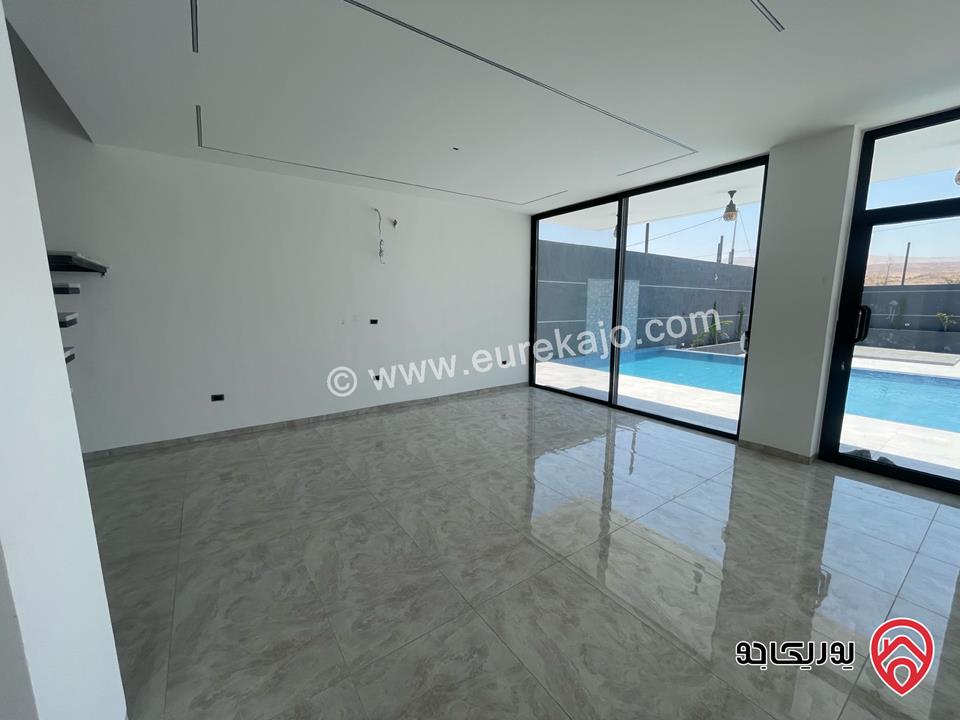 شاليه فاخر مساحة الأرض 680م ومساحة البناء 220م للبيع في البحر الميت منطقة الرامة تشطيب عالي