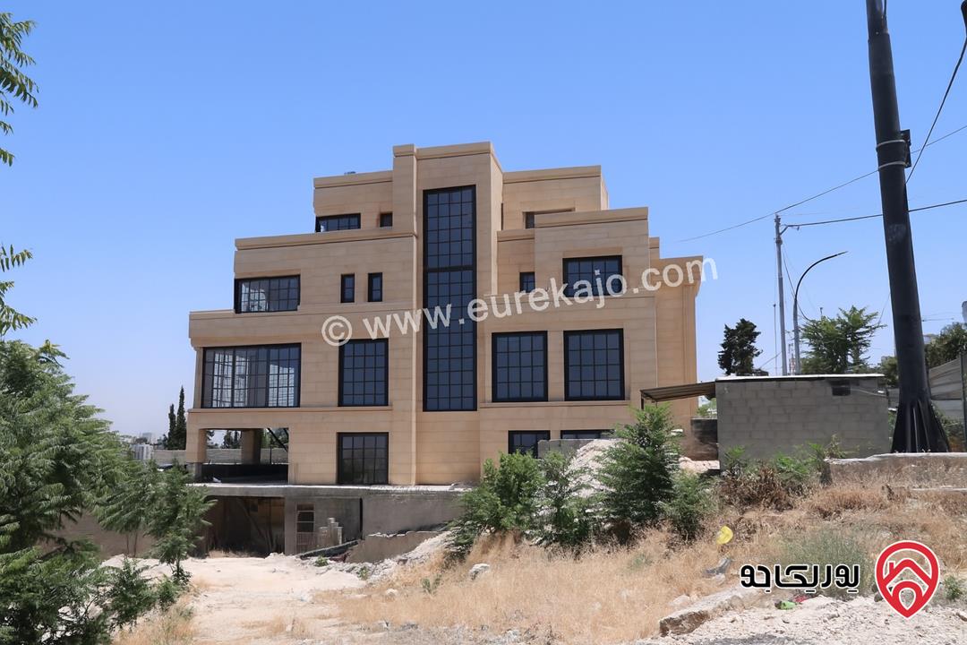 فيلا فاخرة مساحة 1500م على أرض 800م للبيع في عمان - عبدون