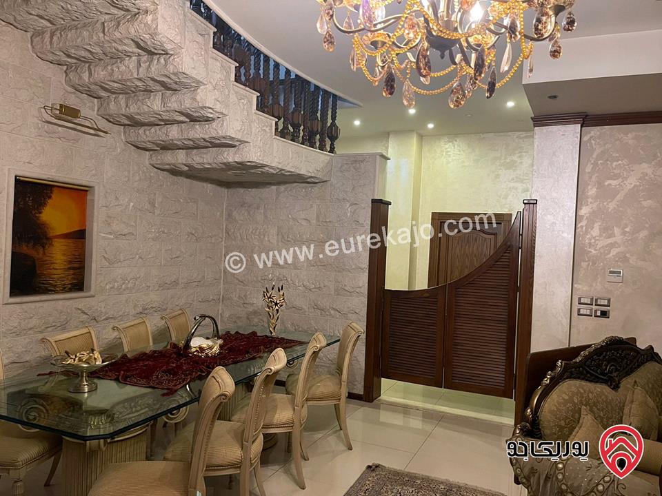 فيلا فخمة ومميزة بتشطيبات عصرية مساحة 1050م على أرض 1100م للبيع في عمان - الظهير