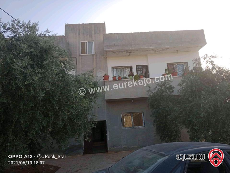 عقار سكني مكون من اربع شقق للبيع في اربد - لواء بني كنانه سحم