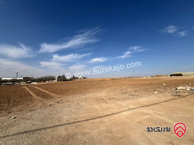 قطعة أرض مفروزة مساحة 3 دونم و 800م للبيع في مادبا - حواره
