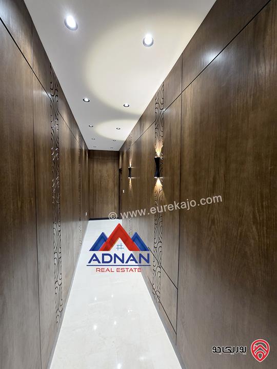 شقة طابقية مساحة 230م فخمة ملوكية مفروشة بالكامل للإيجار السنوي في عمان - عبدون