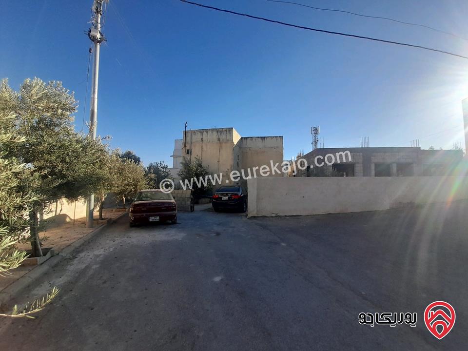 قطعة أرض مفروزة مساحتها 700م باسم مالك واحد للبيع في عمان - منطقة البنيات الجنوبي مطلة على طريق المطار قريبة من جامعة البتراء جميع الخدمات متوفرة 