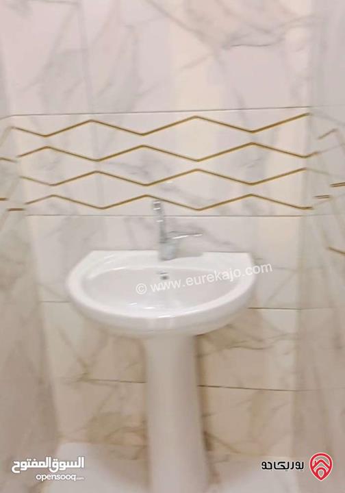 عمارة مكونة من طابقين و شقتين طابق أول مساحة كل شقة 110م للبيع في عمان - الوحدات شارع مادبا