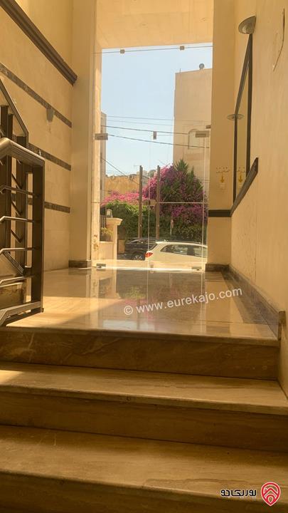 شقة فارغة طابقية فخمة جدا مساحة 230م للايجار في عمان - أم اذينة من المالك مباشرة باطلاله بانورامية 