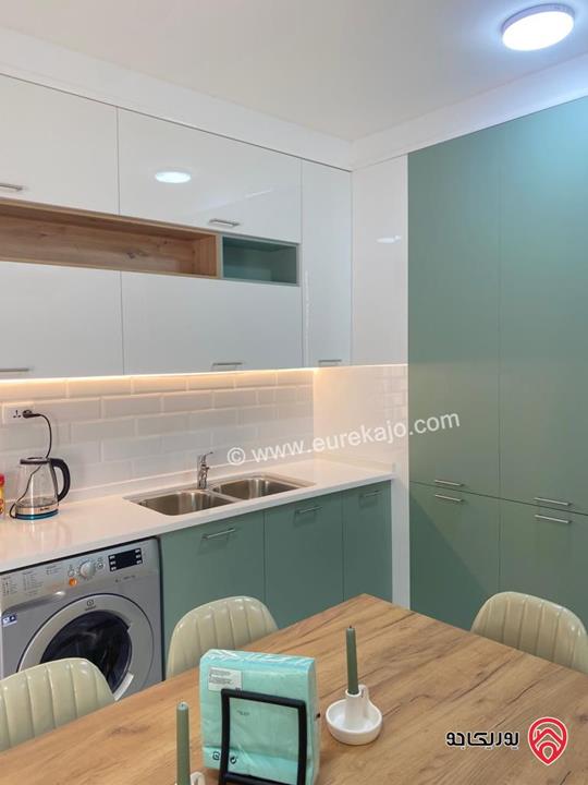 شبه فيلا متلاصقة مفروشة للبيع في عمان - ام السماق مساحة الارض 150م ومساحة البناء 180م بسعر مغري