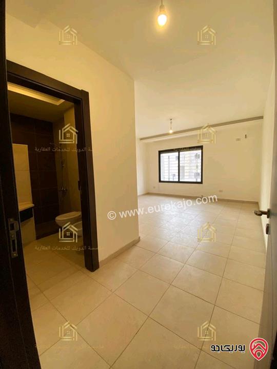 شقة جديدة لم تسكن طابق ارضي مساحة 200م مع ترس 40م للإيجار في عمان - خلدا 