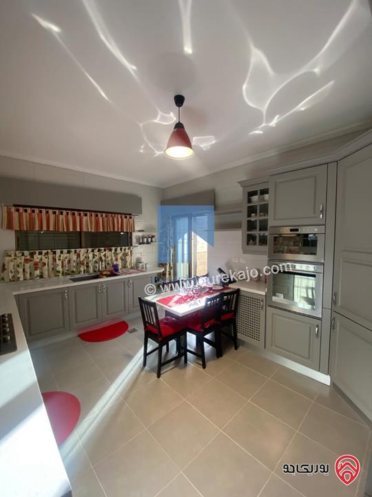 شقة شبه أرضية 200م مع ترسات 80م تشطيب سوبر ديلوكس للبيع في عمان - خلدا