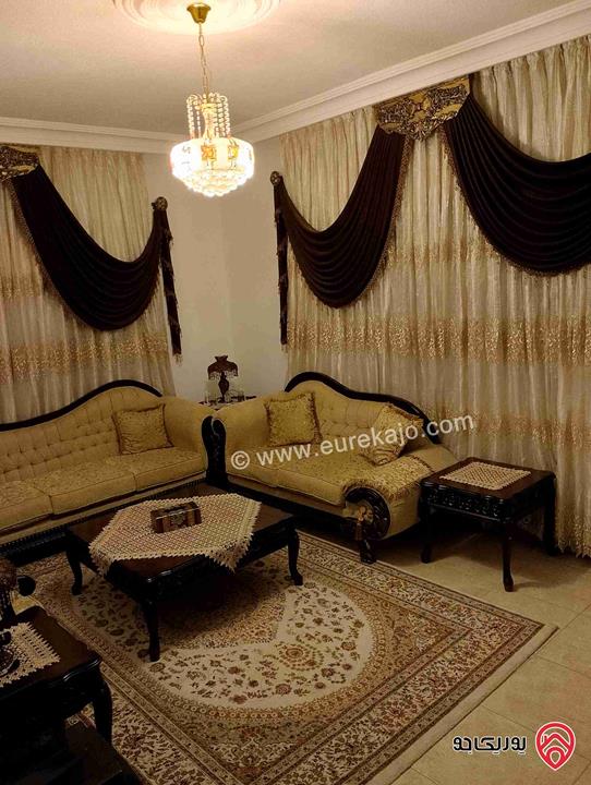 شقة طابق ثالث مساحة 128م للبيع في عمان - جبل المنارة قرب مسجد سليمان حرب
