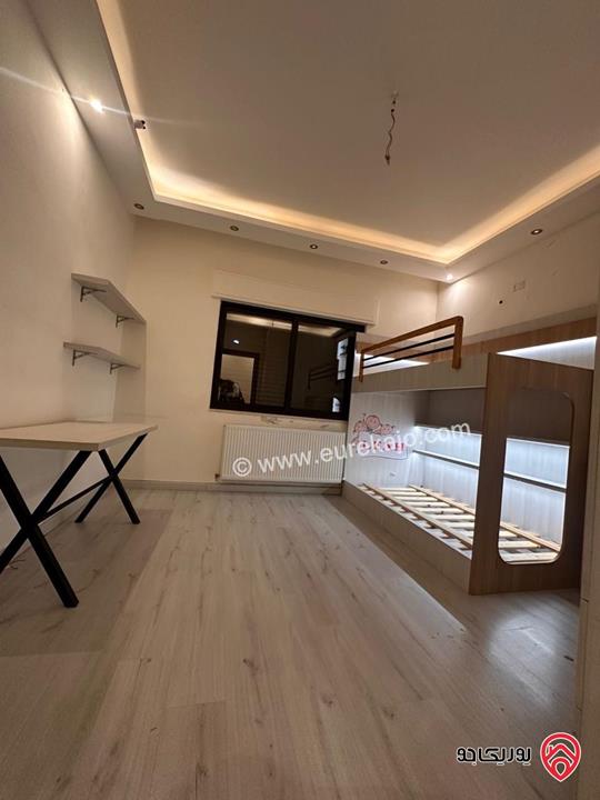 شقة طابق ثالث مع روف مساحة 180م للايجار في عمان - خلدا