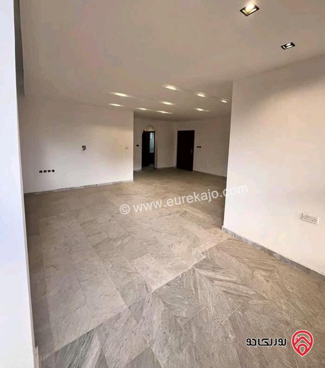 شقة فارغة طابق ثالث للايجار مساحة 160في عمان - دير غبار 