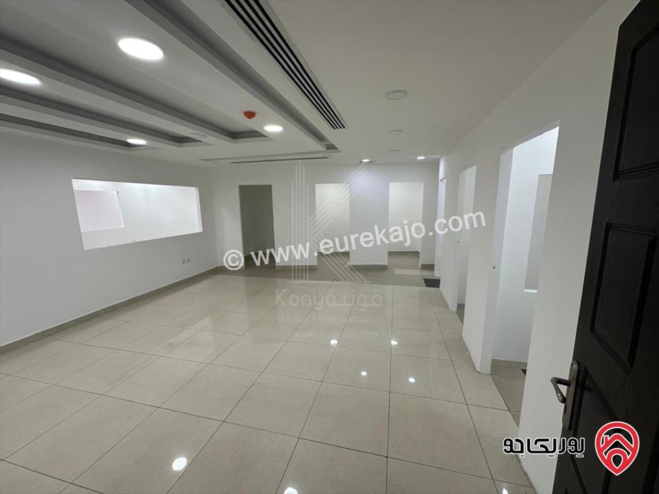 مكتب تجاري فاخر مساحة 235م طابق أول للايجار في عمان - أم السماق شارع مكة