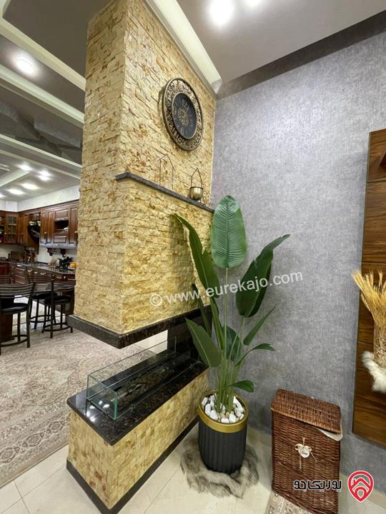 فيلا مساحة الارض 758م مساحة البناء 700م على شارعين للبيع في الزرقاء - ضاحية المدينة المنورة