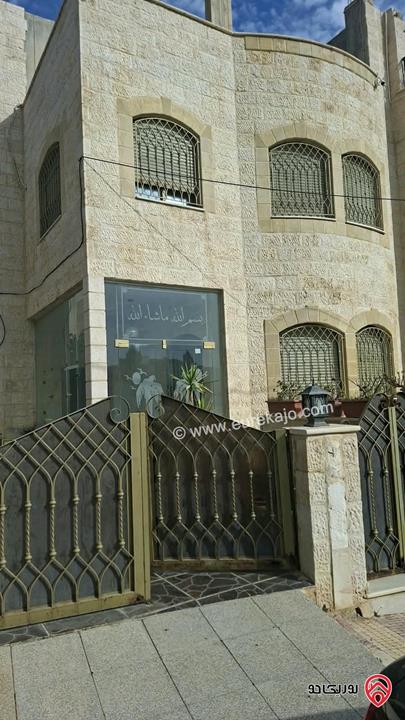 فيلا متلاصقة مساحة 250م على أرض 280م للبيع في عمان - ابو علندا