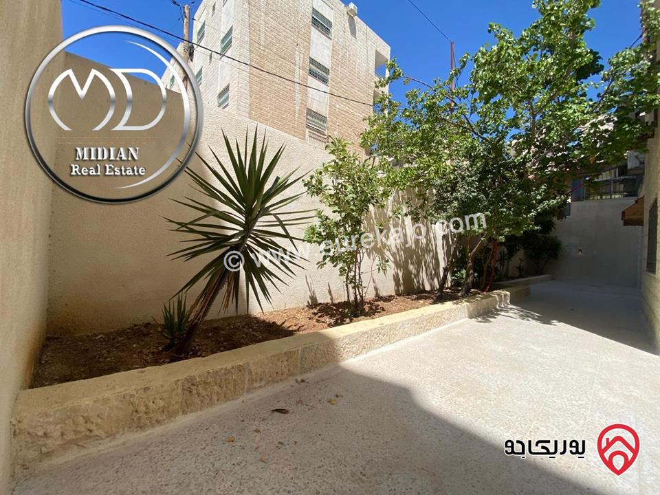 شقة ارضية للبيع في عمان - الجاردنز مساحة 170م مع ترس و حديقة 250م تشطيبات و ديكورات فاخرة بسعر مميز جداً