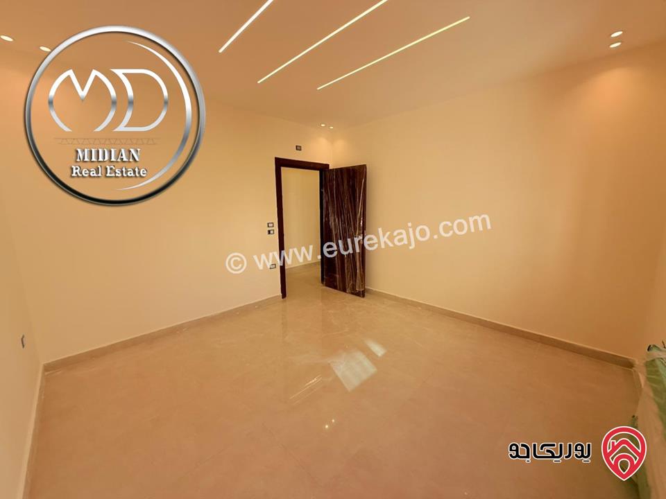 شقة دوبلكس طابق اخير مع روف للبيع في عمان - خلدا مساحة 205م مع تراسات تشطيبات و ديكورات عصرية فاخرة اطلالة رائعة