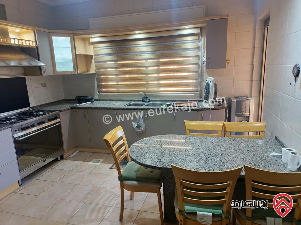 شقة طابق أرضي مساحة 173م مع ترس 60م مفروشة للبيع في عمان - الرابية