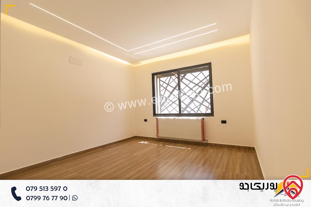 روف طابقي مساحة 210م داخلي و 250م خارجي للبيع في عمان - شارع المطار سوبر ديلكوس 