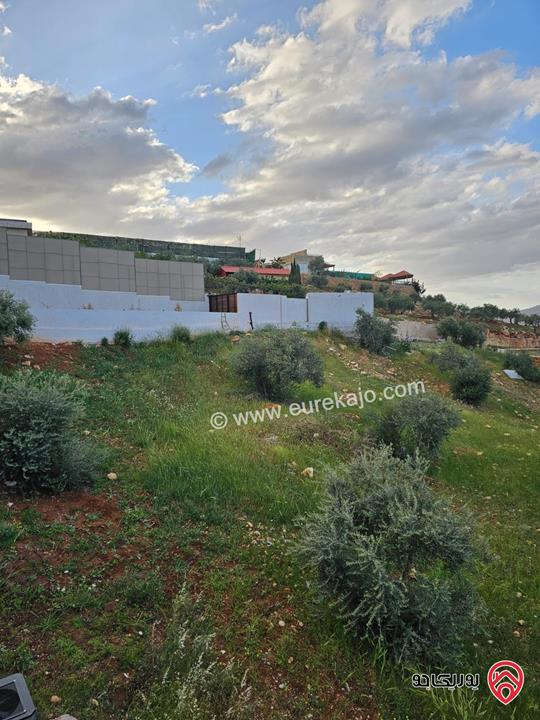 مزرعة مميزة للبيع في الصبيحي/ السلط مساحة الارض 3510م البناء 700م موقع اطلالة
