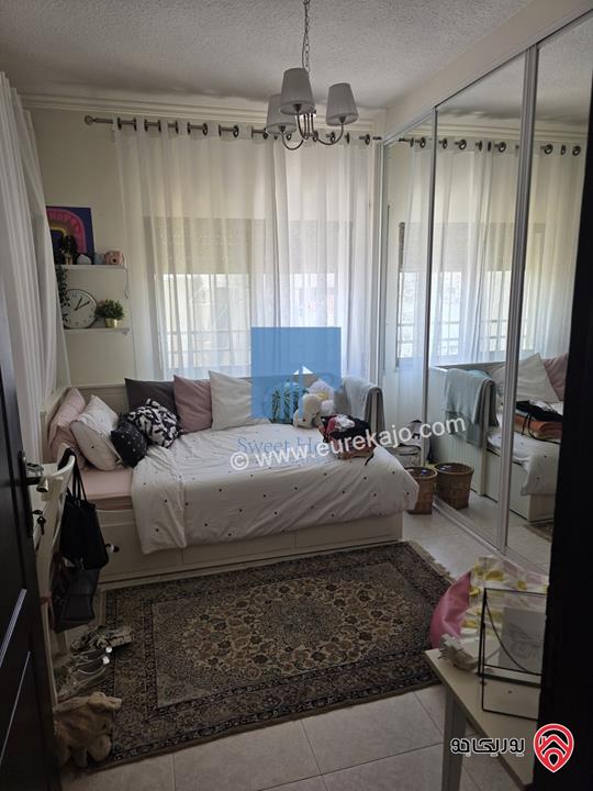 شقة طابقية طابق ثالث 250م تشطيب سوبر ديلوكس للبيع في عمان - أم السماق 