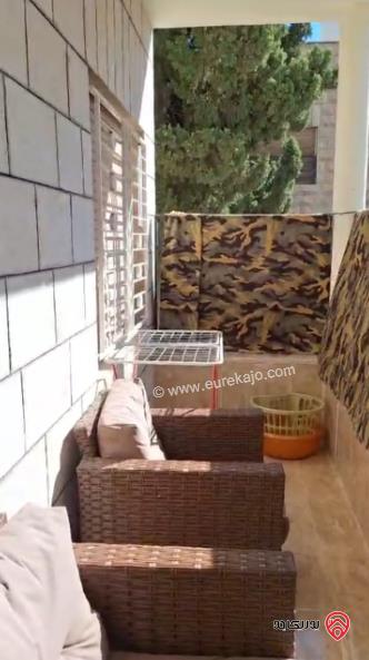 شقة مساحة 128م طابق أول مجددة بالكامل للبيع في جبل الحسين 