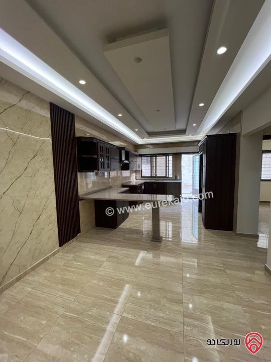 شقة مساحة 120م داخلي و 150م خارجي للبيع في عمان - ضاحية الرشيد