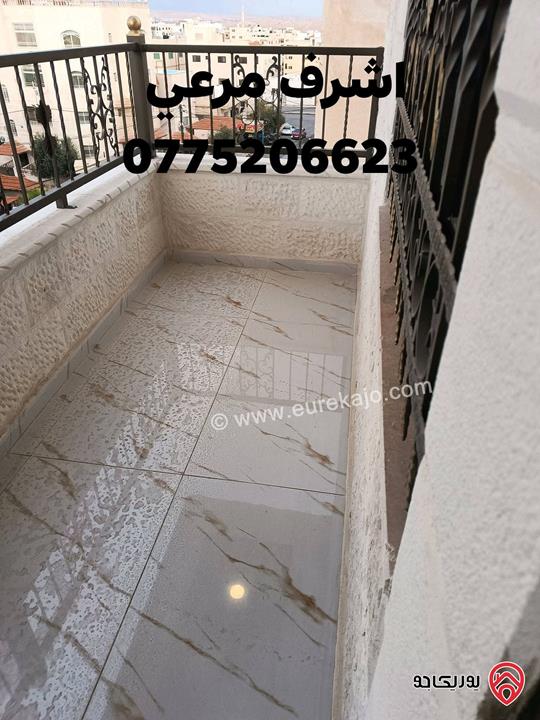 شقة طابق ثالث دوبلكس فخمة مساحة 200م لم تسكن للبيع في الزرقاء الجديدة