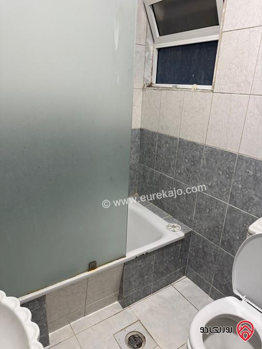 شقة طابق شبه أرضي مساحة 150م داخلي و 150م خارجي للايجار في عمان - الرابية 