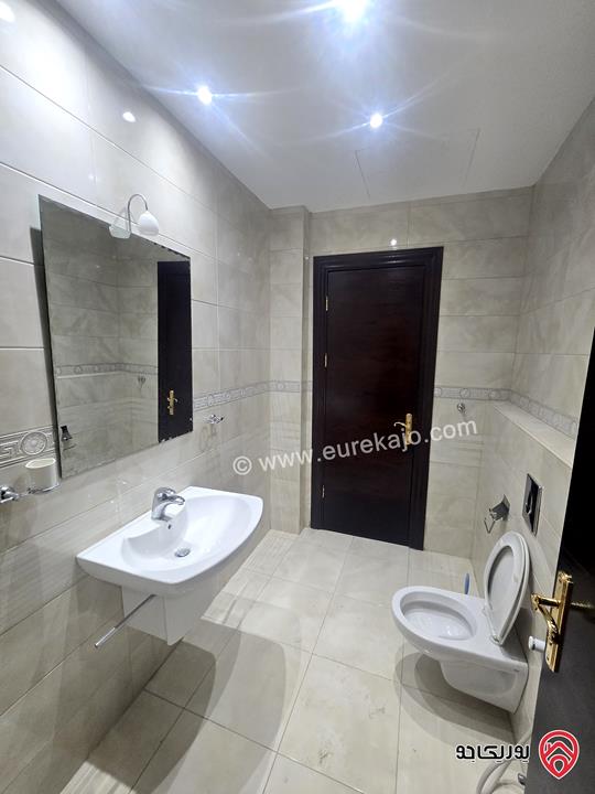 فيلا فخمة متلاصقة مساحة 650م على أرض 500م للايجار في عمان - عبدون