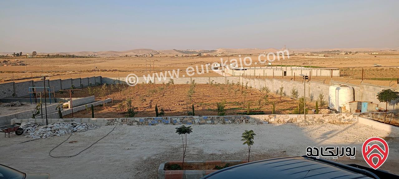 مزرعة مساحة الأرض 3400م والبناء 120م للبيع في المفرق 
