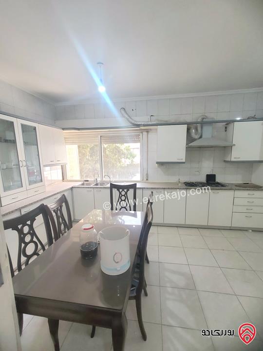 شقة طابقية مساحة 290م للبيع في عمان - الرابية 