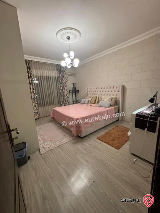 شقة مميزة شبه ارضية مساحة 197م داخلي و 150م خارجي للبيع في عمان - مرج الحمام / الطبقة