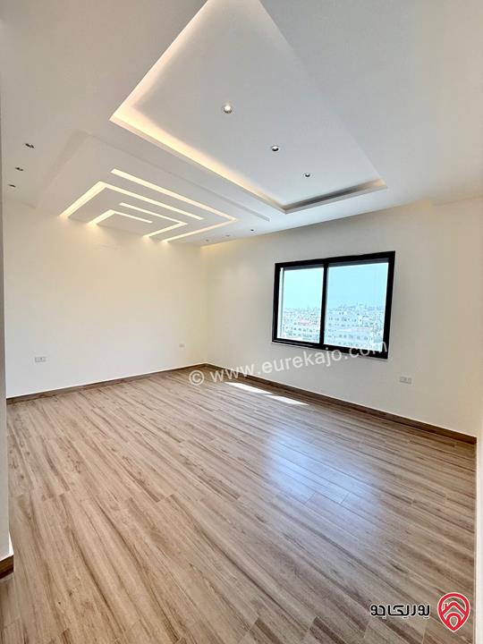 شقة ملوكية مساحة 180م داخلي و 80م خارجي للبيع في عمان - ابو علندا 