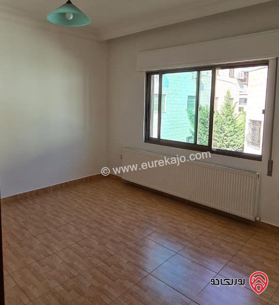 شقة مميزة طابق ثالث مساحة 240م للبيع في عمان - الكرسي