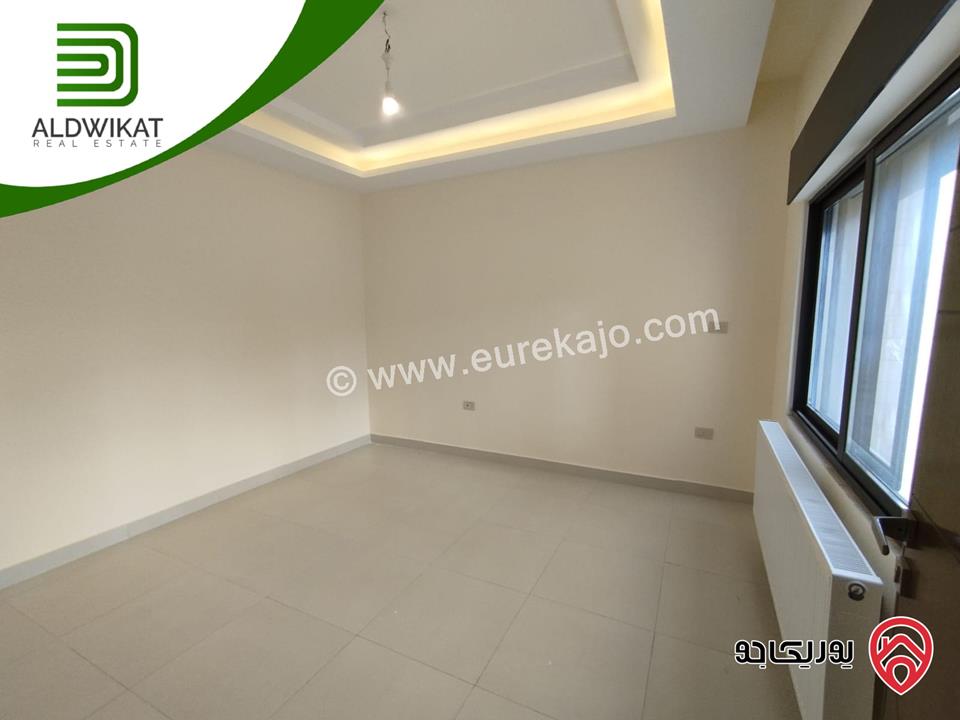 شقة للبيع في عمان - ام السماق/ قرب مكة مول طابق اخير مع رووف مساحة البناء 220م ومساحة الترس 140م