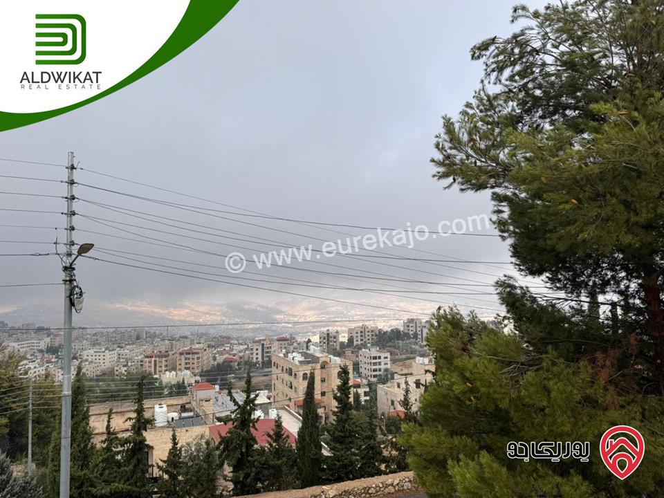 فيلا مستقلة للبيع في عمان - صويلح بالقرب من الحمر مساحة الأرض860م مساحة البناء 390م موقع اطلالة