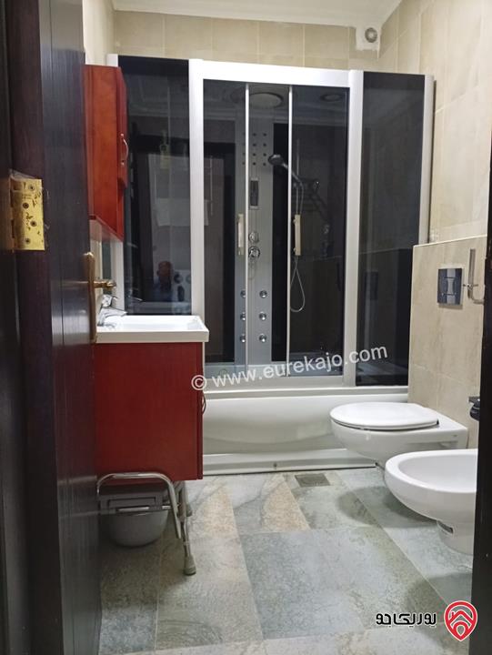 شقة دوبلكس أرضية شبه مستقلة مساحة 375م داخلي و 300م خارجي للبيع في عمان - خلدا