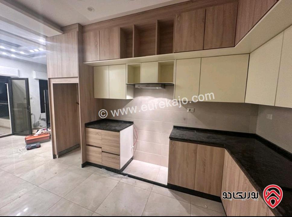 شقة طابق ثالث مساحة 150م مع روف 50م و تراس 50م للبيع في عمان - البيادر