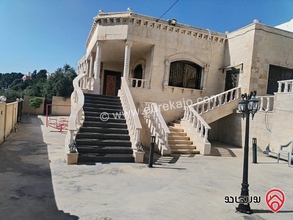 منزلين للبيع بجانب بعض على قطعة ارض واحدة مساحة 1 دونم و 361م في اربد