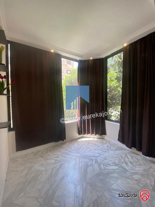 شقة أرضية مفروشة فاخرة للبيع في عمان - السابع قرب السفارة الرومانية 185م مع ترس امامي 25م تشطيب سوبر ديلوكس