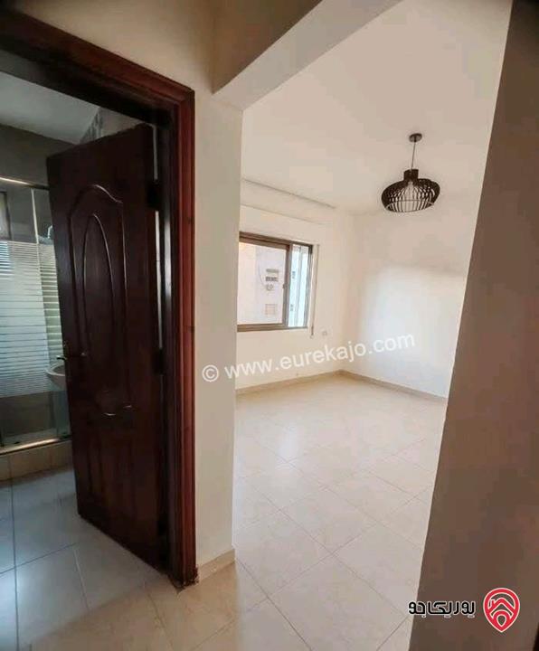 شقة فارغة مساحة 130م طابق ثالث للايجار في عمان - خلدا