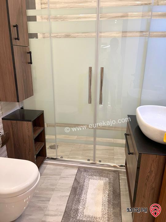 شقة فخمة مفروشة مساحة 100م مع حديقة 120م ومدخل خاص للإيجار في عمان - عبدون