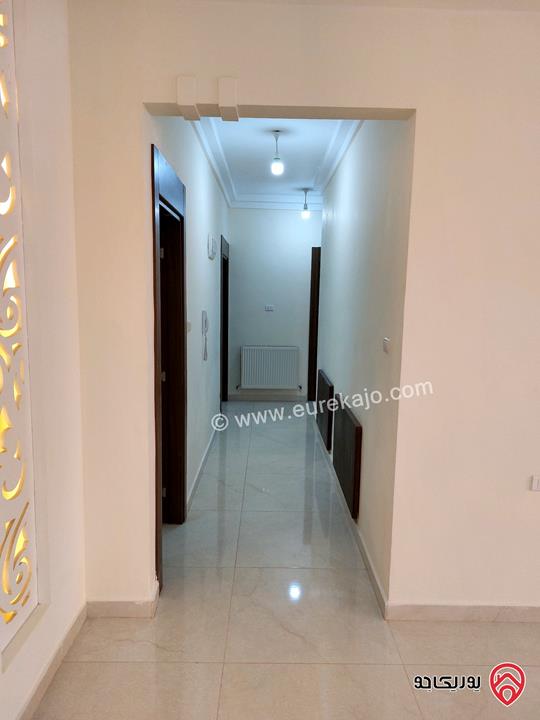 شقة مساحة 210م طابق ثالث للبيع في عمان - طريق المطار من المالك مباشرة