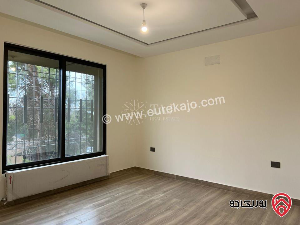 شقة مميزة وحديثة البناء مساحة 250م داخلي و 100م خارجي للبيع في عمان - الغباشية / طريق المطار